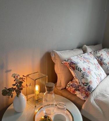Bright & Spacious Apartment by the Sea, Free Parking, 10min to Airport, 12min to Ålesund