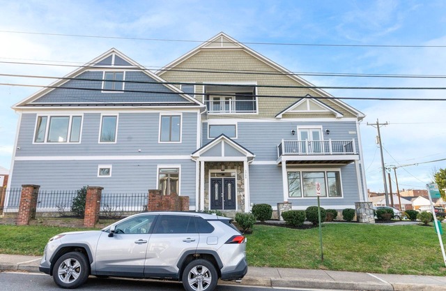 Bright , sunny, and inviting 5 bedroom w/a spacious floor plan + Movie Theater