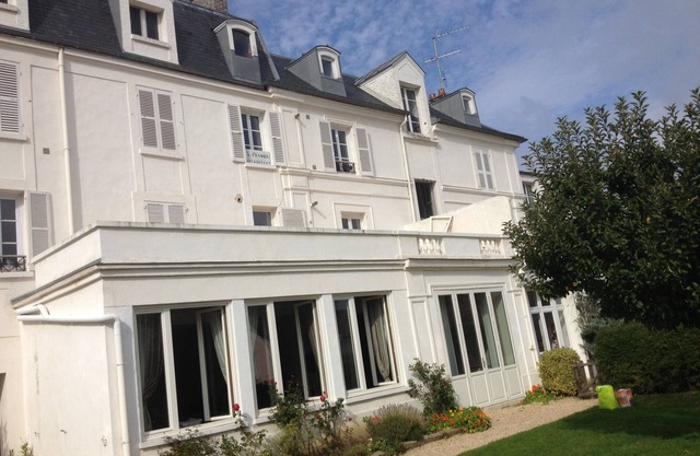 Bright sunny apartment on the ground floor with garden