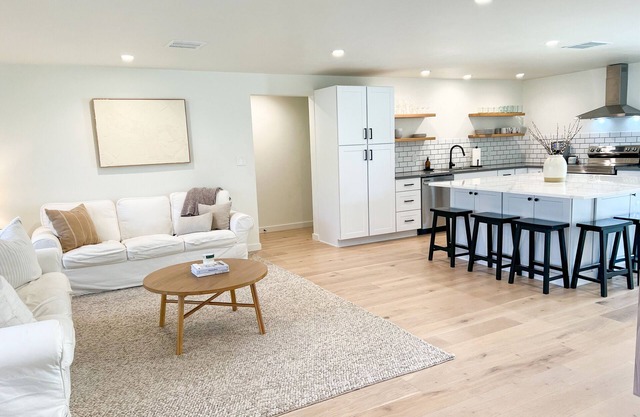 Bright & ultra clean family friendly home minutes from Autzen Stadium