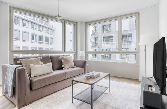 Bright Wiedikon 3.5 Room w/Storage & W/D, near Market, by Blueground