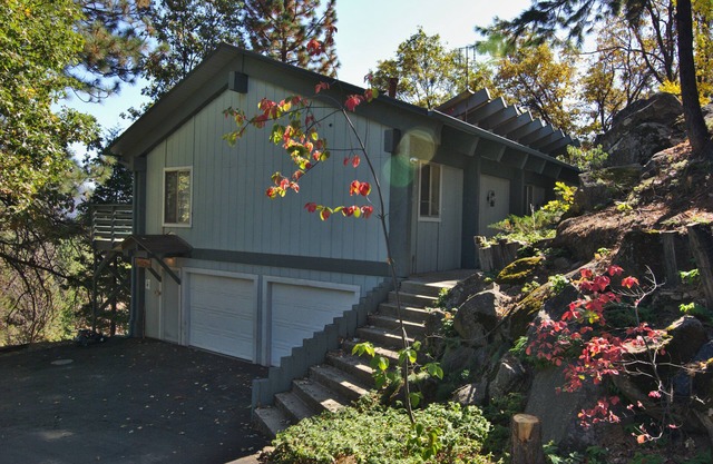Bring Your Family Home to the Spacious Yosemite Trestlewood Chalet!