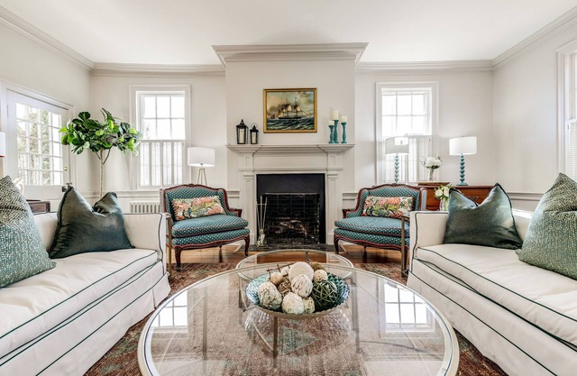 Brockett House - An Old Town Row Home!