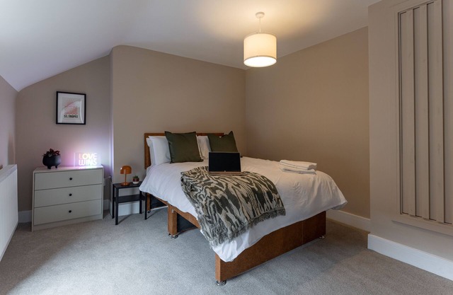 Broughton Place 4: 2BR Modern Flat in Liverpool