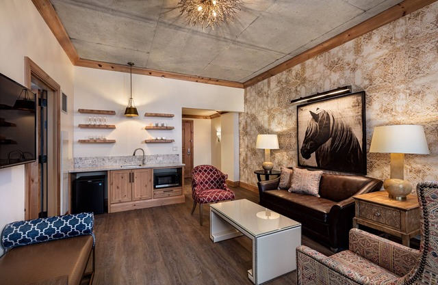 Brownwood Hotel & Spa