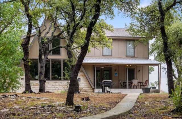 Brownwood Lodge - Roomy Lakeside