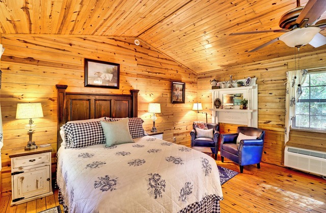 Buffalo River Relaxation and Couple's refresh! Float. Swim, Fish, and Hike!