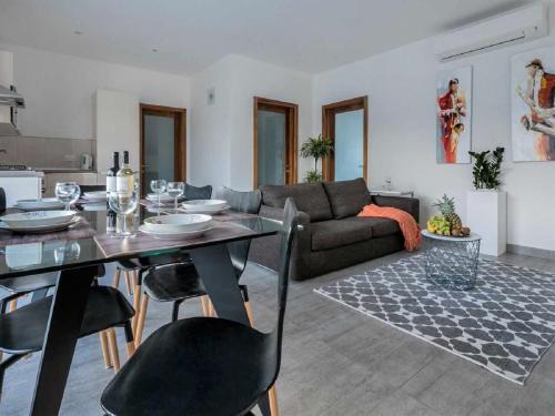 Bugibba Deluxe Penthouse with terrace & communal swimming pool
