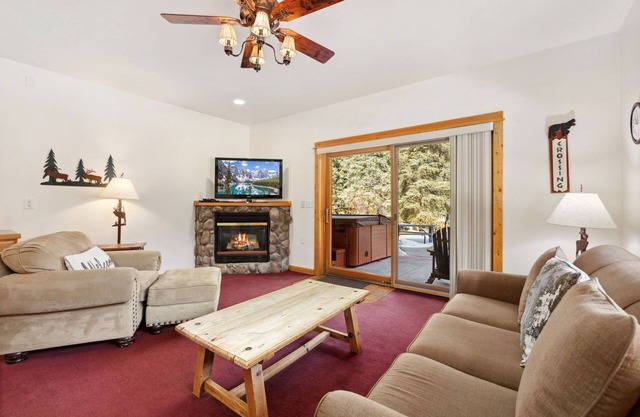 Bugle Pointe A05 (Private Hot tub) River Views!