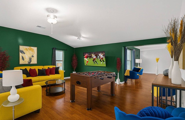 Built for Crews | 1-Story · XL Yard ·Ample Parking