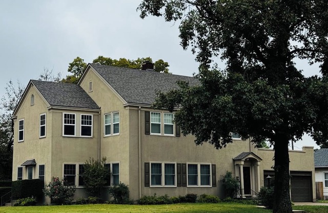 Built in 1890 in Arkansas City - 4 BR w/extra sleeping areas, cots w/HVAC