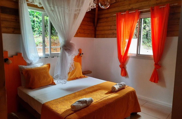 Bungalow between Sea and Mountains