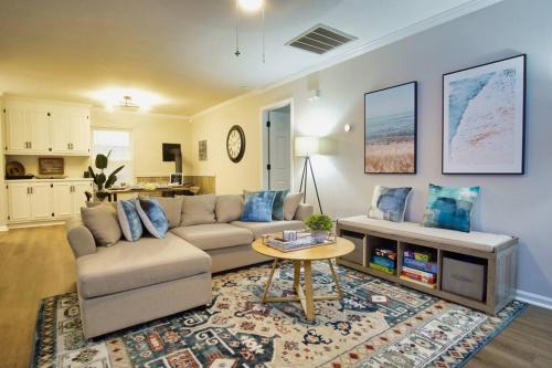 Bungalow Bliss ※ Beach Cottage Blocks From Ocean