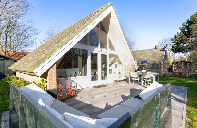 Bungalow Jonkerstee 81 - Ouddorp near the beach with big garden - not for companies