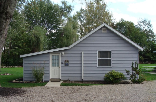 Bungalow - On Pointe Lakefront Resort