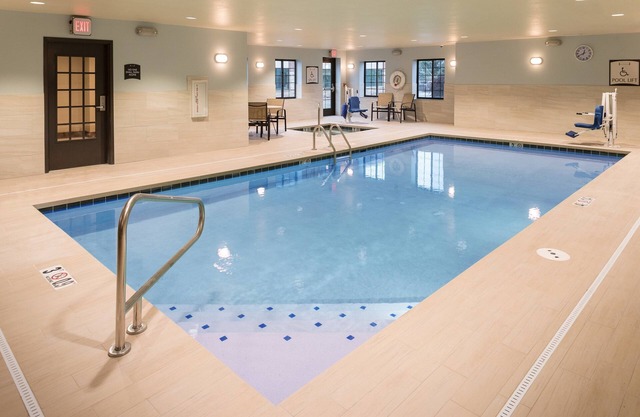 Business-Friendly Stay: Pool & Breakfast