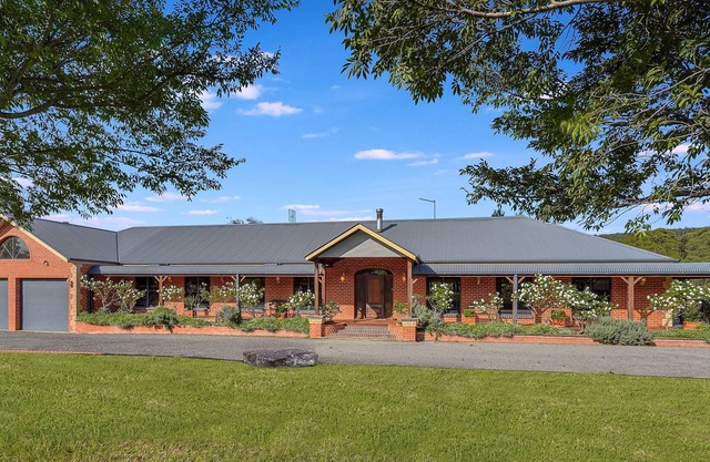 Buttai Farm Escape: Serene Views, Spacious Stay