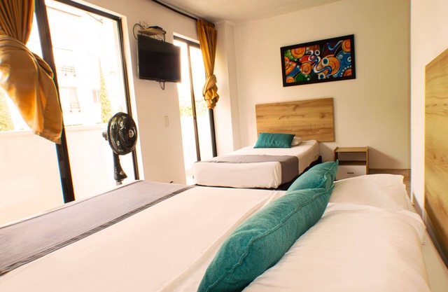 Cómoda Habitación Para Tres Personas Ubicada en el Sector Estadio