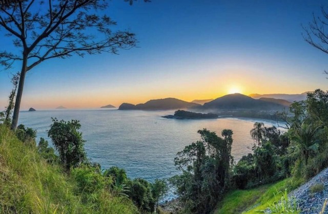 Camburizinho : beach + natural pools