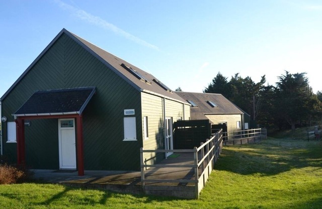 Cozy Family Retreat: 2BR, Terrace, BBQ, Near Granville, Pet-Friendly