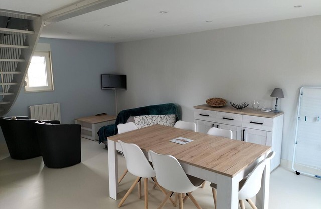 Charming Seaside Home: 2BR, Terrace, Beach Nearby, Free Parking/Wifi, Pet Friendly