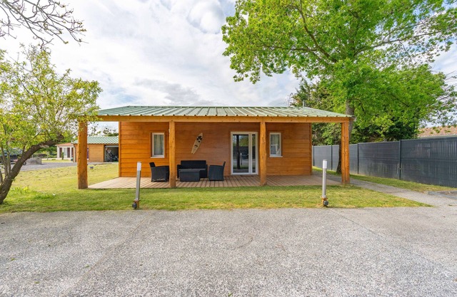 Cosy chalet with terrace, peaceful setting between Rochefort & Royan – near beaches, nature