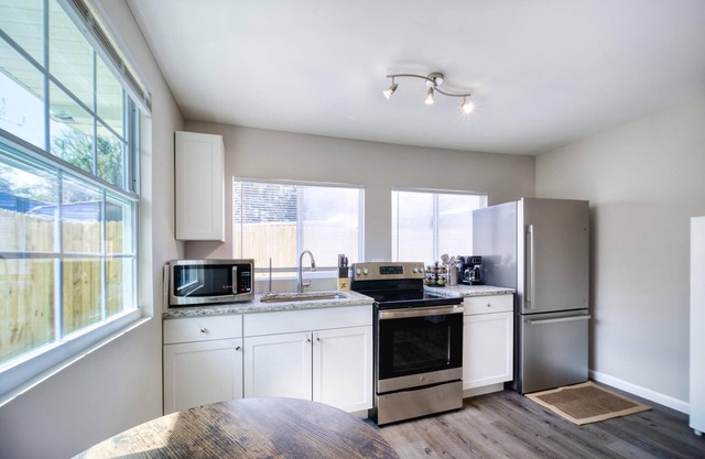 ~[C] Krispy Krashpad_Sleeps 5_Krispy Kreme~