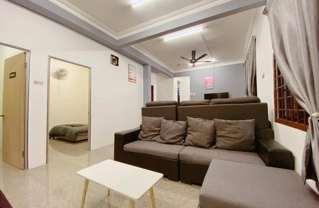 C01 HomeStay in Rinting Village