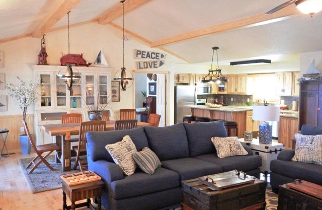 C21, Three bedroom, three bath log-sided, luxury Harbor North cottage with hot tub cottage