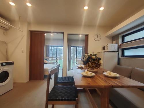 C3 Shibuya new hotel, 2 bedrooms and 1 living room, 7 mins to ST Max 6P 渋谷全新酒店 全新装修 两室一厅 交通中心 车站7分钟 最大6人 直达新宿 涉谷 表参道 品川 池袋 上野 代代木 银座 原宿