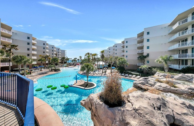 C301 | FREE Beach Service + 3 Pools + Lazy River + 2 Hot Tubs!