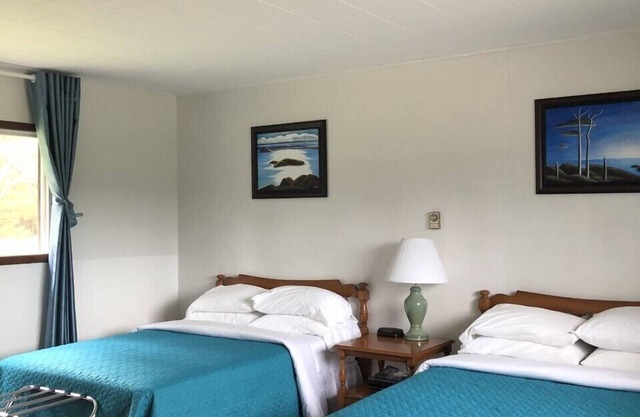 Coach House Motel 20 km East Terrace Bay