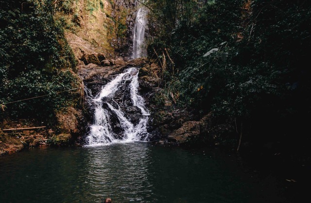 Cabaña Acogedora y Romántica con Vista a las Montañas a Pasos del Río y Cascada