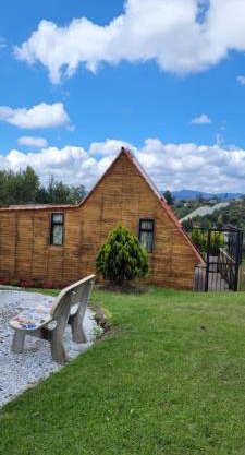 Cabaña con Jacuzzi/Zona BBQ y Malla catamarán en Guarne