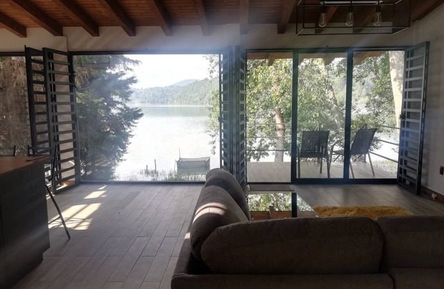 Cabaña Moderna Junto al Lago