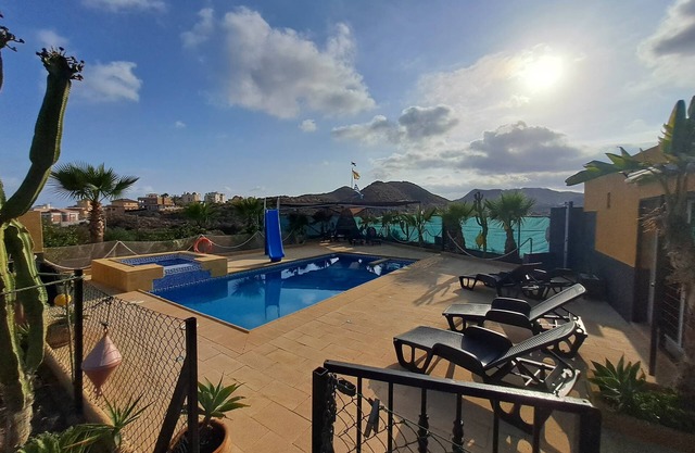 "Cabaña marinera" Villa with jacuzzi and swimming pool 1 km from the beach, with billiard.