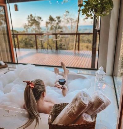 Cabana Romântica na Serra com Hidro, Lareira, Lagos e Trilhas