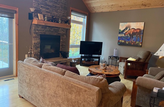 Cabin 200 - Riding Mountain Luxury Cabins