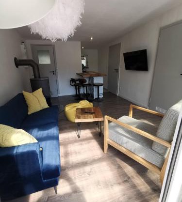 Cabin by the lake for 4 people with Fireplace and Sauna