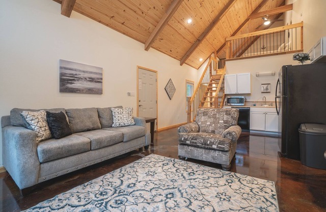 Cabin C at Safe Harbor Brady Mountain on Lake Ouachita!