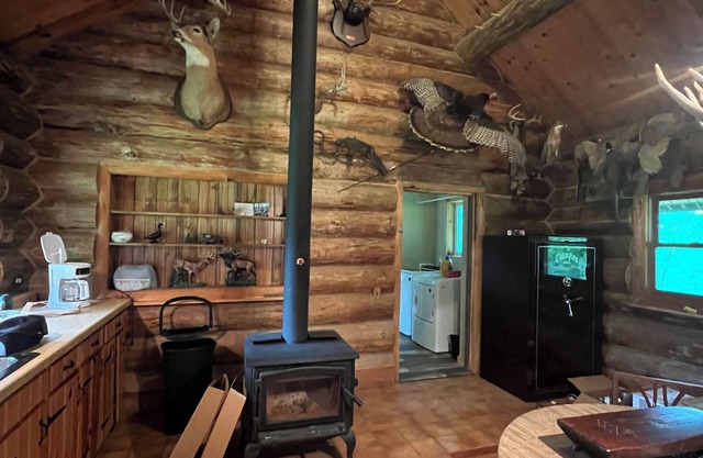 Cabin in Alma with fireplace