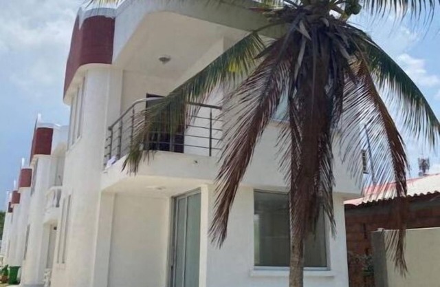 Cabin in front of the sea in coveñas