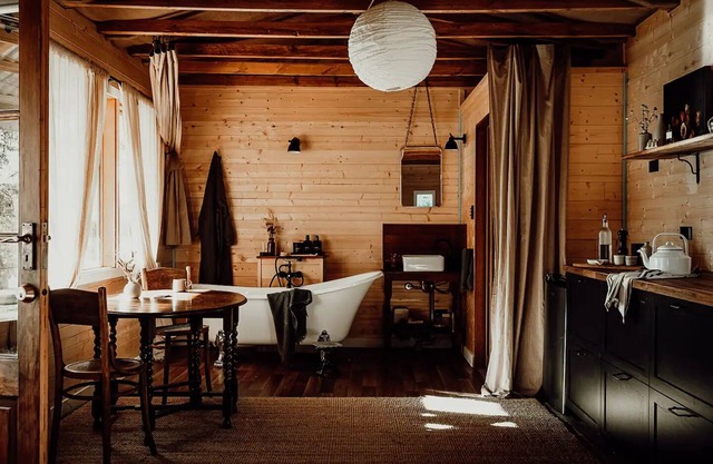 Cabin in the Snowy Mtns - 5 mins > Jindabyne