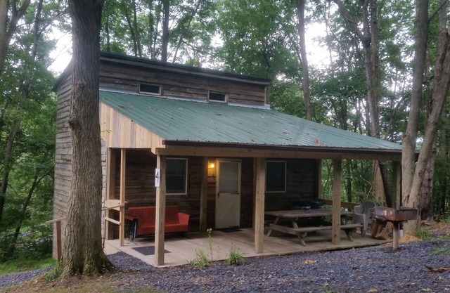 Cabin in the woods near Raystown Lake and Allegrippas Trail!