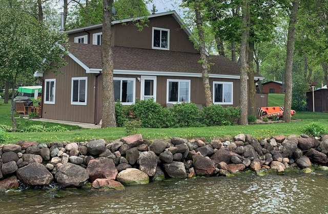 Cabin on MilleLacs, RV hookups, stunning sunsets, dogs welcome.