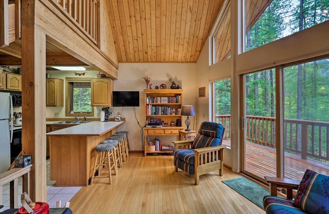 Cabin Rental on Spoon Lake near West Glacier