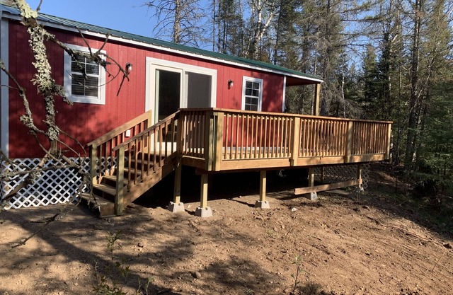 Cabin Shadow. Small newly refurbished cabin steps away from the Baptism River