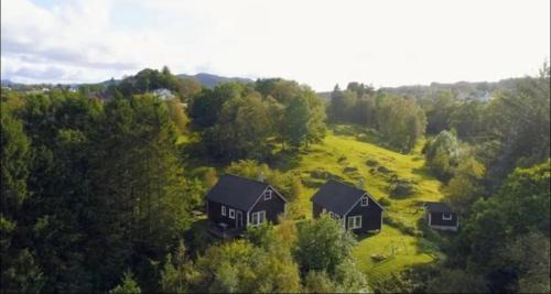 Cabin with a view to water