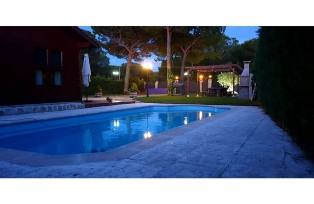 Cabin with Jacuzzi and private pool