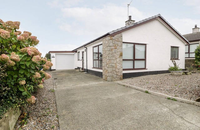 CAE TEG, pet friendly, with a garden in Niwbwrch (Newborough)
